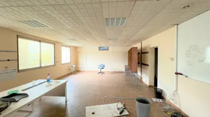 AMBOISE LOCAL D'ACTIVITE A VENDRE A LOUER 1200 M² - Offre immobilière - Arthur Loyd
