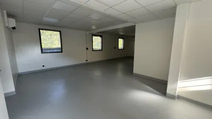 SAINT-AVERTIN LES GRANGES GALAND BUREAUX A LOUER 116 M² GARAGE ET PARKING ECHANGEUR A10 - Offre immobilière - Arthur Loyd