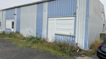 PARCAY MESLAY LA FOSSE NEUVE ENTREPOT A VENDRE 380 M² VISIBILITE A10 - Offre immobilière - Arthur Loyd