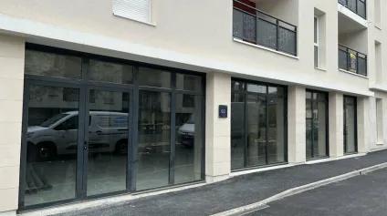JOUE-LES-TOURS LOCAL COMMERCIAL NEUF A VENDRE 173 M² VISIBILITE TRAMWAY - Offre immobilière - Arthur Loyd