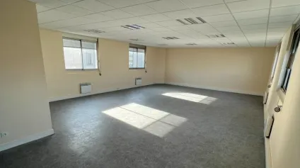 SAINT-AVERTIN LES GRANGES GALAND BUREAUX A VENDRE DE 268 M² 9 PARKINGS - Offre immobilière - Arthur Loyd