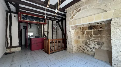 TOURS CENTRE COMMERCE A LOUER 28 M² AVEC 38 M² DE CAVES VOUTEES - Offre immobilière - Arthur Loyd