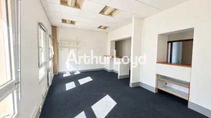 TOURS HYPER CENTRE PLACE JEAN JAURES BUREAUX A LOUER DE 139 M² ET 3 PARKINGS - Offre immobilière - Arthur Loyd