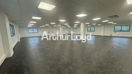 LA VILLE-AUX-DAMES LES FOUGEROLLES BUREAUX DE 638 M² DIVISIBLE 2 X 319 M² - Offre immobilière - Arthur Loyd