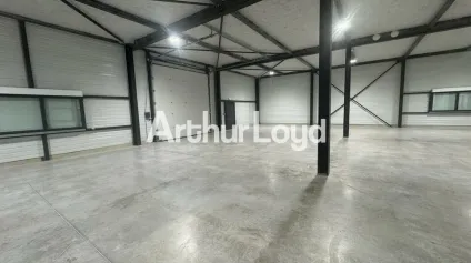 LA VILLE-AUX-DAMES LES FOUGEROLLES BÄTIMENT D'ACTIVITES DE 328 M² - Offre immobilière - Arthur Loyd