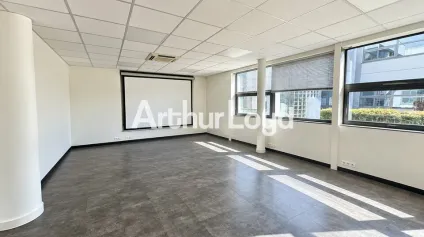 TOURS SUD LES 2 LIONS BUREAUX RDC A LOUER 497 M² 16 PARKINGS - Offre immobilière - Arthur Loyd