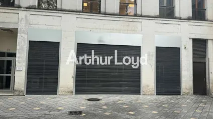 TOURS CENTRE PLACE JEAN JAURÈS COMMERCE À LOUER DE 120 M² AVEC VITRINE - Offre immobilière - Arthur Loyd
