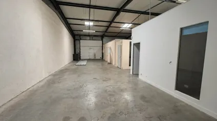 JOUE-LES-TOURS LES VAUX LOCAL D'ACTIVITES DE 180 M² A LOUER - Offre immobilière - Arthur Loyd