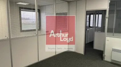 Sens - Bureaux lumineux modulables à louer  Accessibilité idéale et stationnements sur site - Offre immobilière - Arthur Loyd