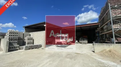 Local d'activité 665 m2 avec bureaux rénovés et stockage  terrain 2500m2 - Offre immobilière - Arthur Loyd