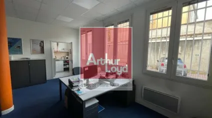 SENS - Cellule de bureaux en angle de rue, emplacement recherché - Offre immobilière - Arthur Loyd