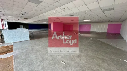 Local commercial 594m² - TROYES - Offre immobilière - Arthur Loyd