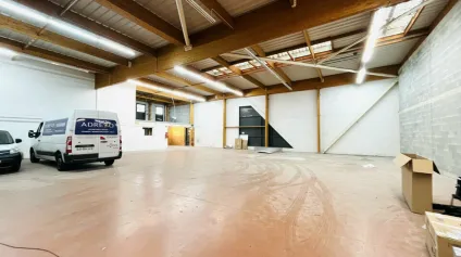 A LOUER - HARFLEUR - LOCAUX D'ACTIVITES 490 m² + 10 PARKING PRIVATIF - Offre immobilière - Arthur Loyd