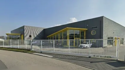 A LOUER - LOCAUX D'ACTIVITÉS 411 m2 sur zone commerciale attractive - Offre immobilière - Arthur Loyd