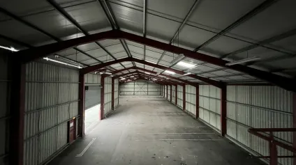 Bâtiment de négoce avec grand parking à CHATEAUBERNARD / COGNAC - Offre immobilière - Arthur Loyd