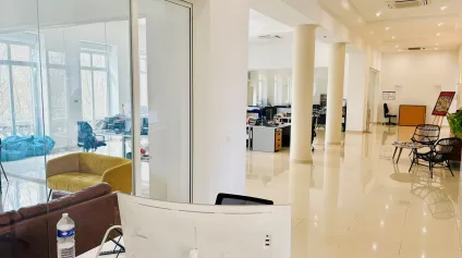 Bureaux à louer à Nîmes terrasse de 200 m² et grande luminosité - Offre immobilière - Arthur Loyd