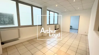 Bureaux à vendre Nîmes immeuble Valmédica agencement fonctionnel 70 m² - Offre immobilière - Arthur Loyd