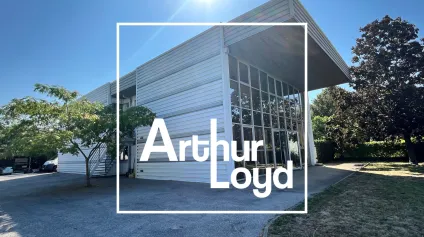 Locaux d activité et entrepôt à louer à Caissargues accès camions poids lourds - Offre immobilière - Arthur Loyd