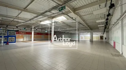 Location locaux commerciaux Alès visibilité optimale dans retail park - Offre immobilière - Arthur Loyd