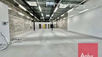 Location local commercial 310 m2 Lunel visibilité sur axe passant - Offre immobilière - Arthur Loyd