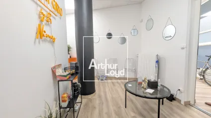 Bureau à louer à Nîmes secteur Esplanade avec bureaux lumineux - Offre immobilière - Arthur Loyd