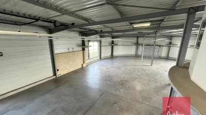 Local d activites a vendre 772 m2 forte visibilite a Nimes secteur dynamique - Offre immobilière - Arthur Loyd
