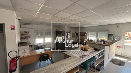 Locaux d activité à vendre à Laudun l Ardoise parcelle de 4000 m2 - Offre immobilière - Arthur Loyd