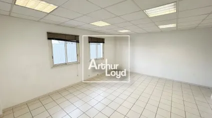 Bureaux à louer à Nîmes avec climatisation réversible et parking - Offre immobilière - Arthur Loyd