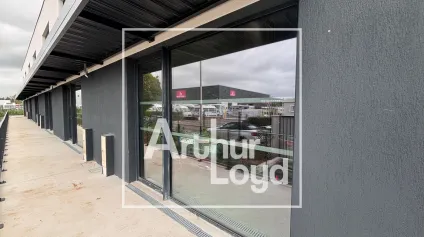 Locaux d activité neufs à vendre à Milhaud avec mezzanines disponibles - Offre immobilière - Arthur Loyd