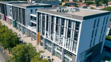 BUREAUXET 2 PLACES DE PARKING - A LOUER - NIMES - Offre immobilière - Arthur Loyd