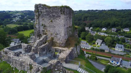 FONDS DE COMMERCE ET MURS D'UN RESTAURANT A VENDRE BELLE OPPORTUNITE A LA ROCHE MAURICE - Offre immobilière - Arthur Loyd
