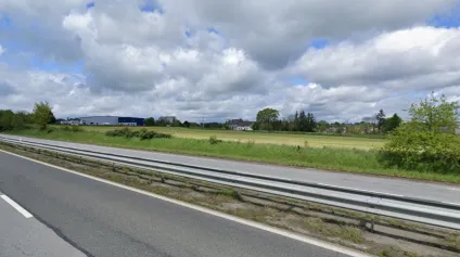 TERRAIN A VENDRE LE LONG DE LA RN 164 - SORTIE MERDRIGNAC - DIRECTION RENNES - Offre immobilière - Arthur Loyd
