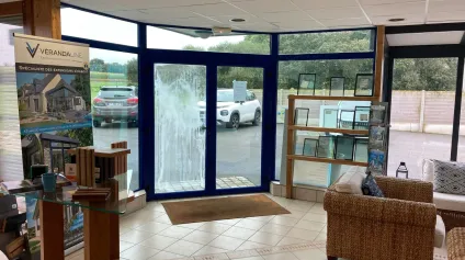 A LOUER - BATIMENT D'ACTIVITE 1185 M² - LANRIVOARE - Offre immobilière - Arthur Loyd