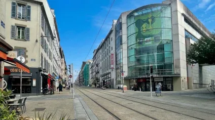 A VENDRE A LOUER LOCAL COMMERCIAL 240 M² PROXIMITE JEAN JAURES BREST - Offre immobilière - Arthur Loyd