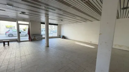 LOCAL COMMERCIAL 143 M² PROCHE TREZ HIR PLOUGONVELIN - Offre immobilière - Arthur Loyd