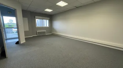 LOCATION - LOCAL PROFESSIONNEL DE 95 M² - SAINT-AVE - Offre immobilière - Arthur Loyd