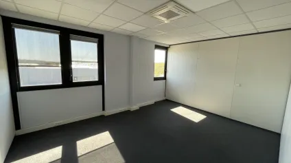 A LOUER PLATEAU DE BUREAUX 335 M2 - COMPIEGNE ZAC DE MERCIERES - Offre immobilière - Arthur Loyd