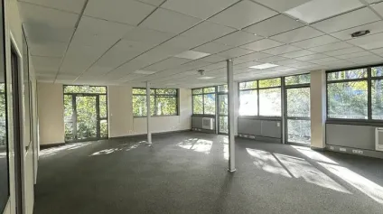 À LOUER  BUREAUX DE 394 m² à Technolac - Offre immobilière - Arthur Loyd