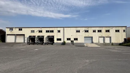 Idéal Transporteur ! 2458 m2 de locaux d'activités à vendre - Pole 45 !! - Offre immobilière - Arthur Loyd