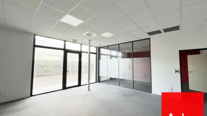 Immeuble de bureaux à vendre à Mudaison avec parking privatif et terrasse - Offre immobilière - Arthur Loyd