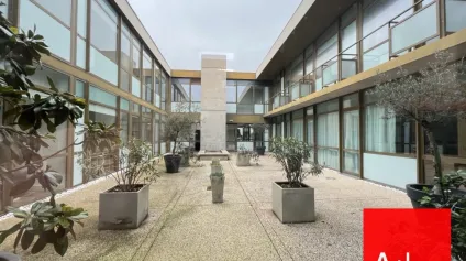 Bureaux à louer à Mauguio parc de l'aéroport avec nombreux parkings privatifs - Offre immobilière - Arthur Loyd