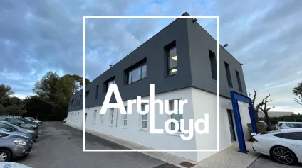 Immeuble indépendant à louer à Mauguio bureaux rénovés de 920 m² avec terrasse - Offre immobilière - Arthur Loyd