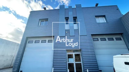 Local d’activités à vendre Montpellier grand dépôt trois portes sectionnelles - Offre immobilière - Arthur Loyd