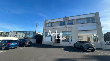 Local commercial à louer à Castelnau-le-Lez avec forte visibilité et parking - Offre immobilière - Arthur Loyd