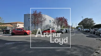 Bâtiment indépendant à louer à Saint-Jean-de-Védas avec 28 parkings privatifs - Offre immobilière - Arthur Loyd