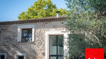 Bureau à vendre à Baillargues mas rénové de 395 m2 sur terrain avec piscine - Offre immobilière - Arthur Loyd