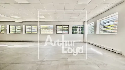 LOCAUX D'ACTIVITÉ À VENDRE - PARC 2000 - BUREAUX - MEZZANINES - Offre immobilière - Arthur Loyd