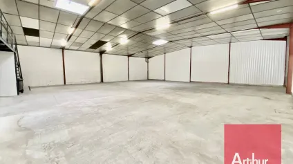 Local d'activité à louer à Vendargues - entrepôt avec parking - Offre immobilière - Arthur Loyd