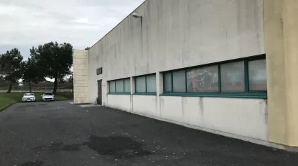 A LOUER - LOCAL -STOCKAGE - LA BAULE - 265 M2 - Offre immobilière - Arthur Loyd