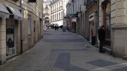 JOLI MAGASIN SITUÉ DANS UNE RUE TRÈS COMMERÇANTE - Offre immobilière - Arthur Loyd